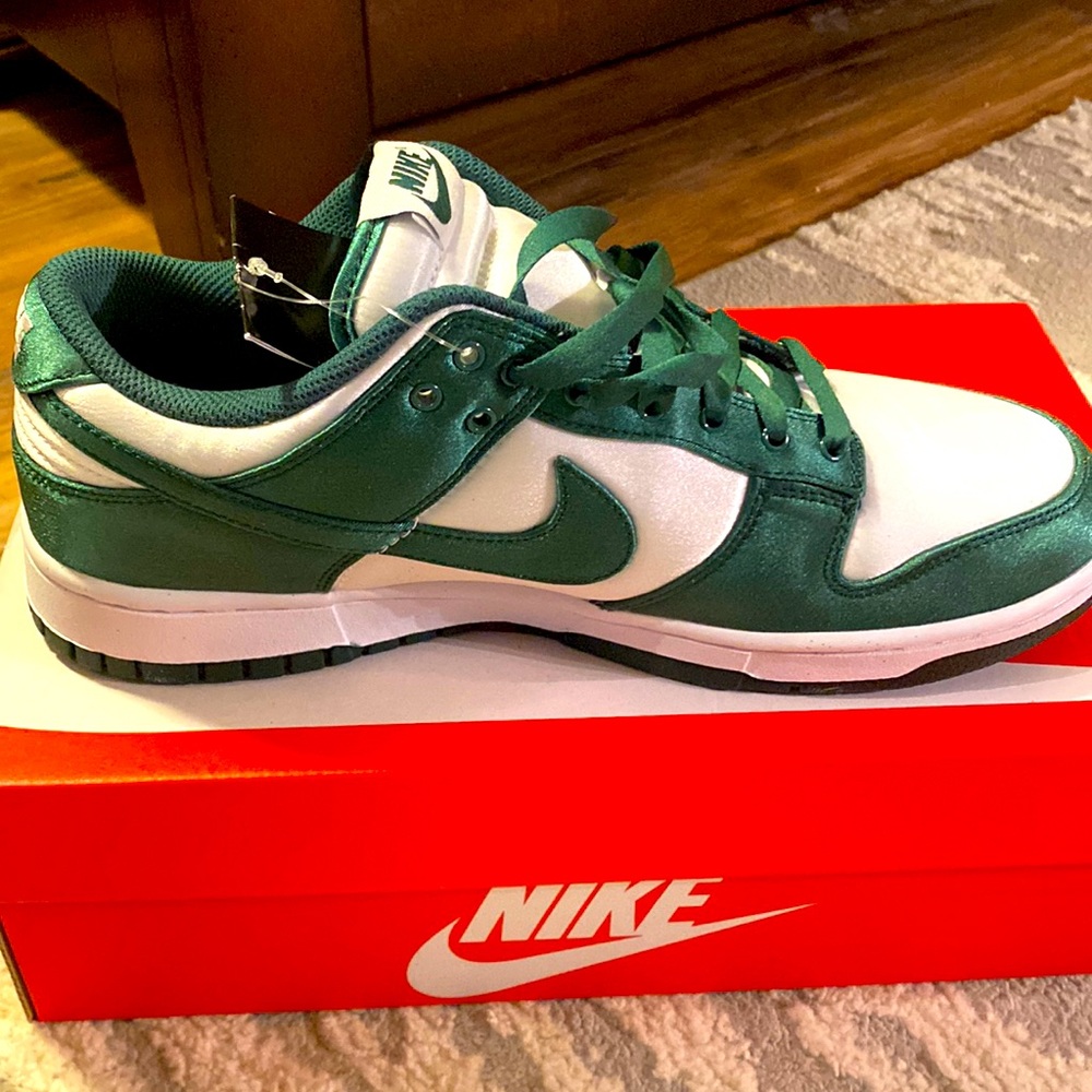 Nike Dunk Low ESS